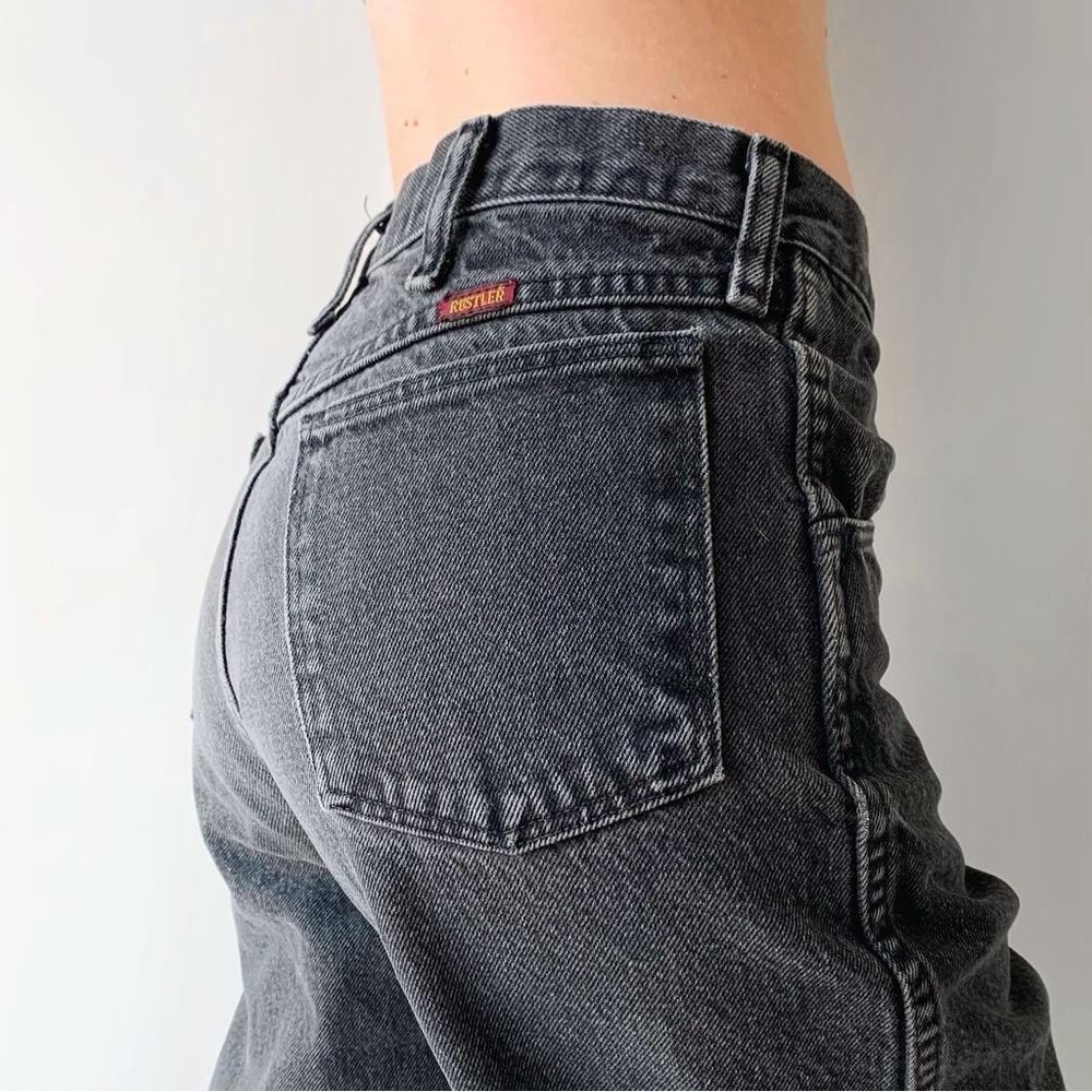 ‼️SOLD‼️ Vintage Rustler 90s worn in faded black boyfriend jeans - Picture 2 of 8